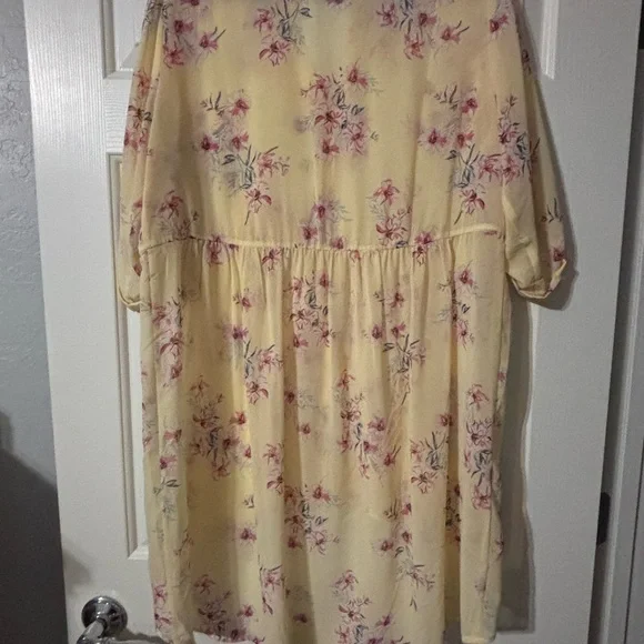 Torrid Pale Yellow Hi-Lo Tunic with Pink Floral Pattern - Picture 6 of 8